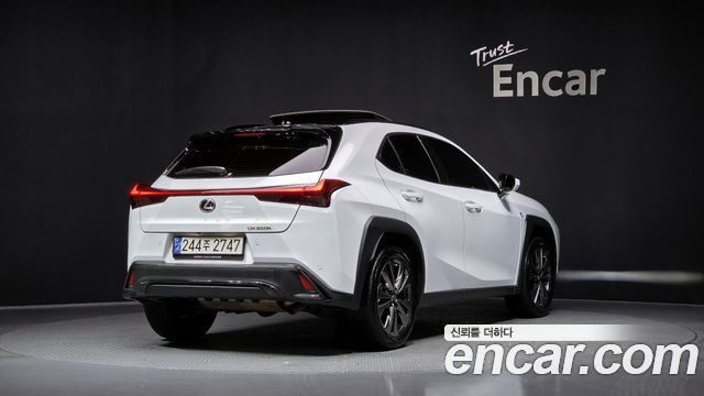 Лексус UX250h 2024 — миниатюра 2