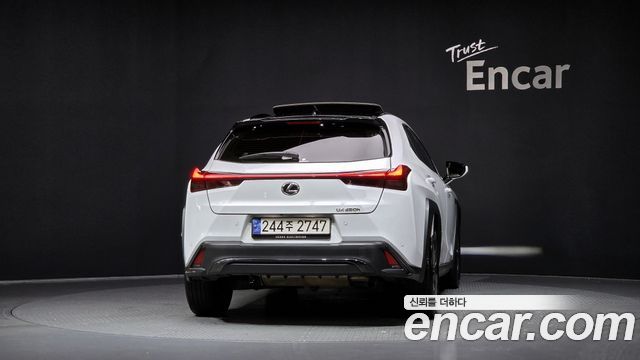 Лексус UX250h 2024 — миниатюра 4