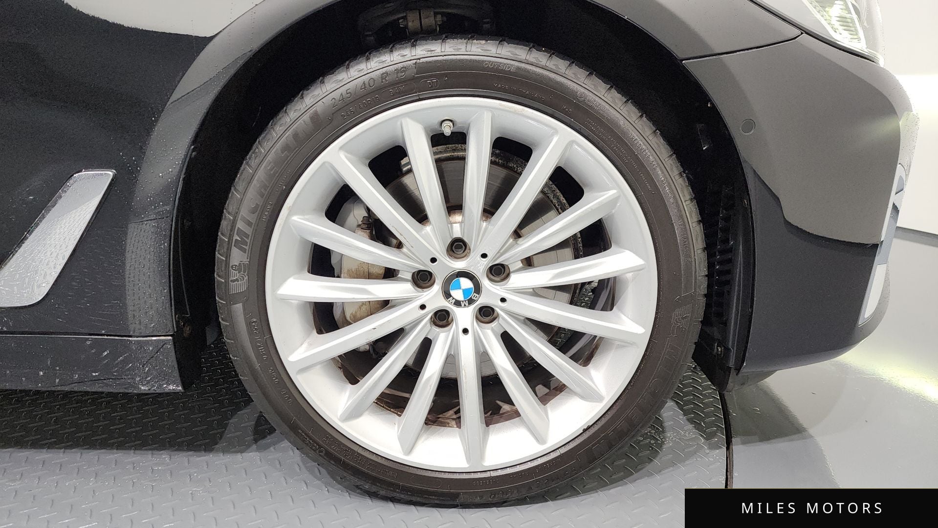 BMW 5 Series (G30) 2023 — миниатюра 5