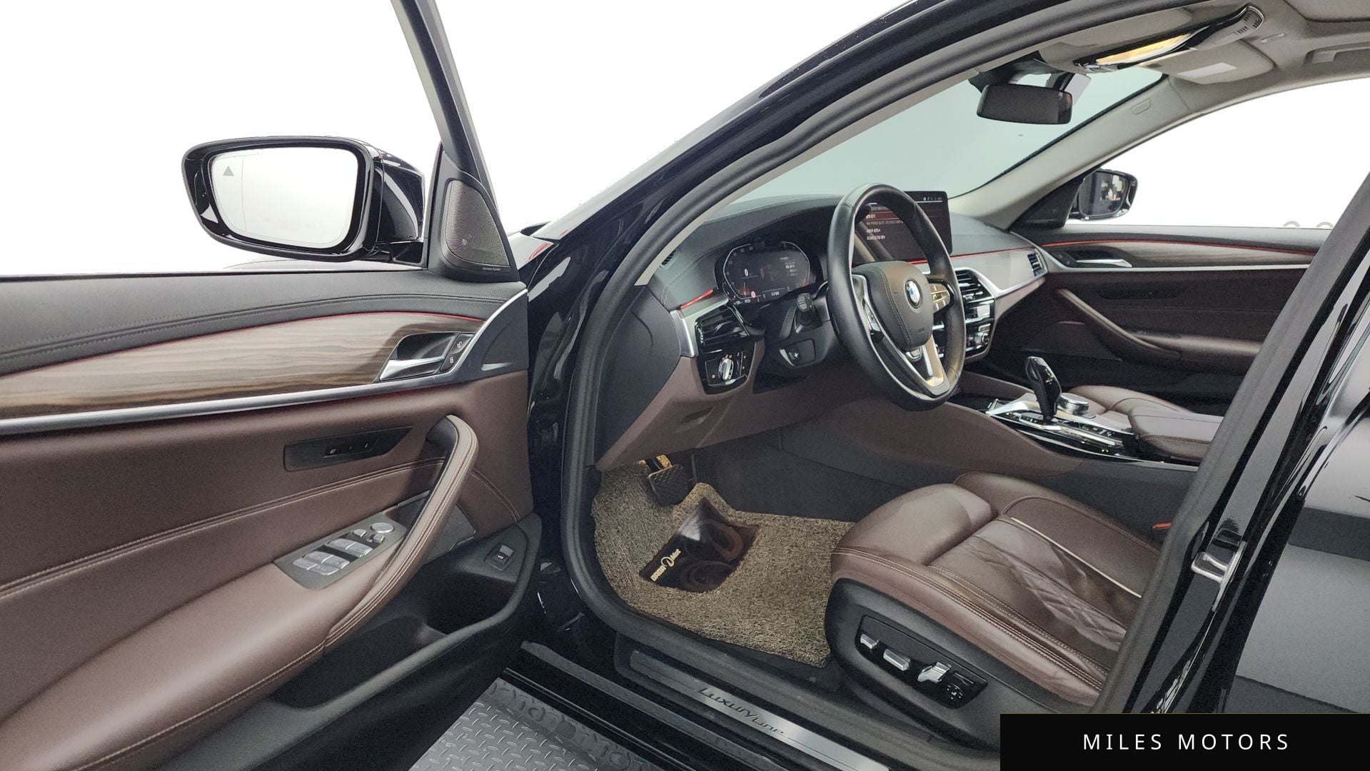 BMW 5 Series (G30) 2023 — миниатюра 10