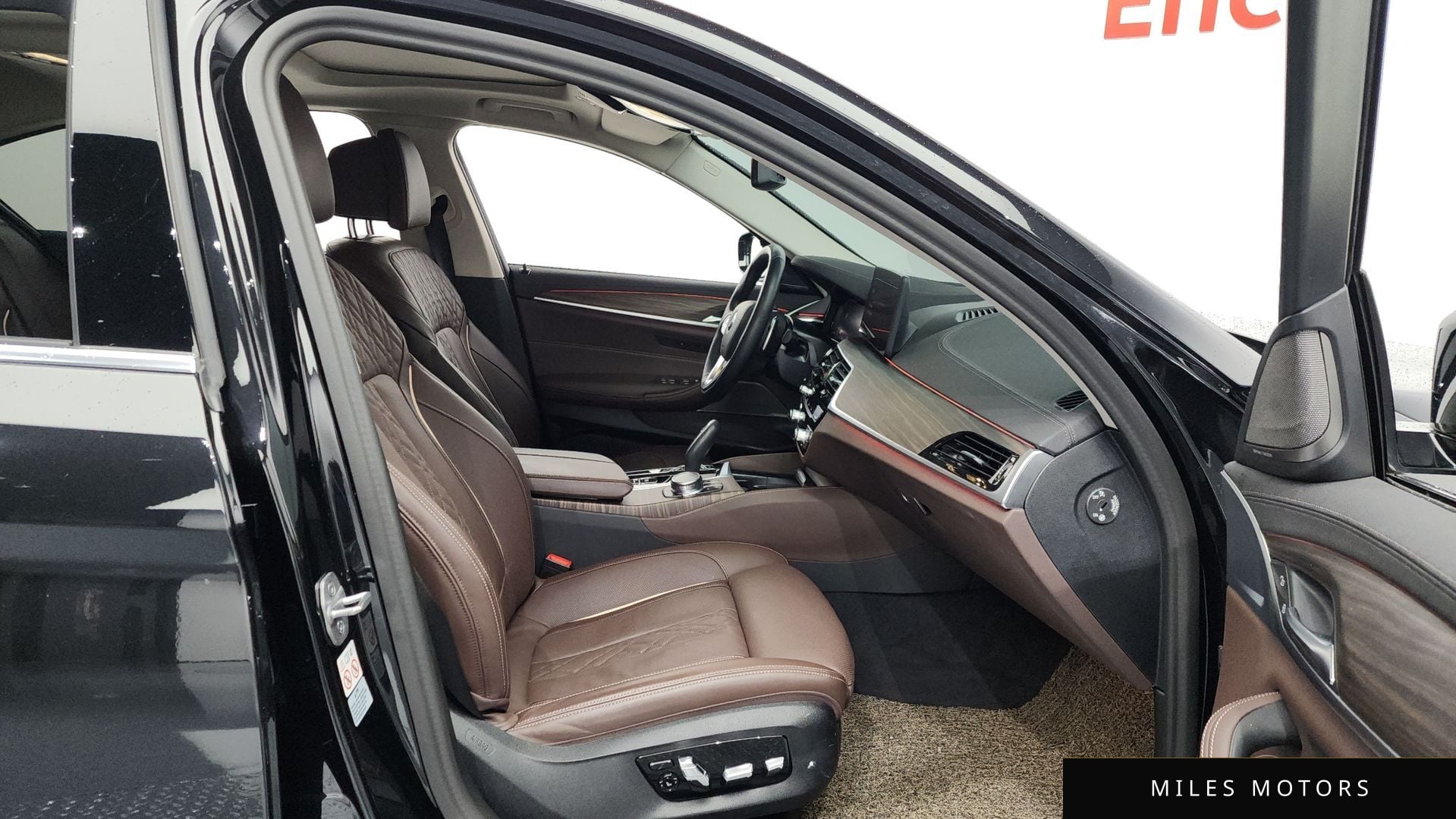 BMW 5 Series (G30) 2023 — миниатюра 11