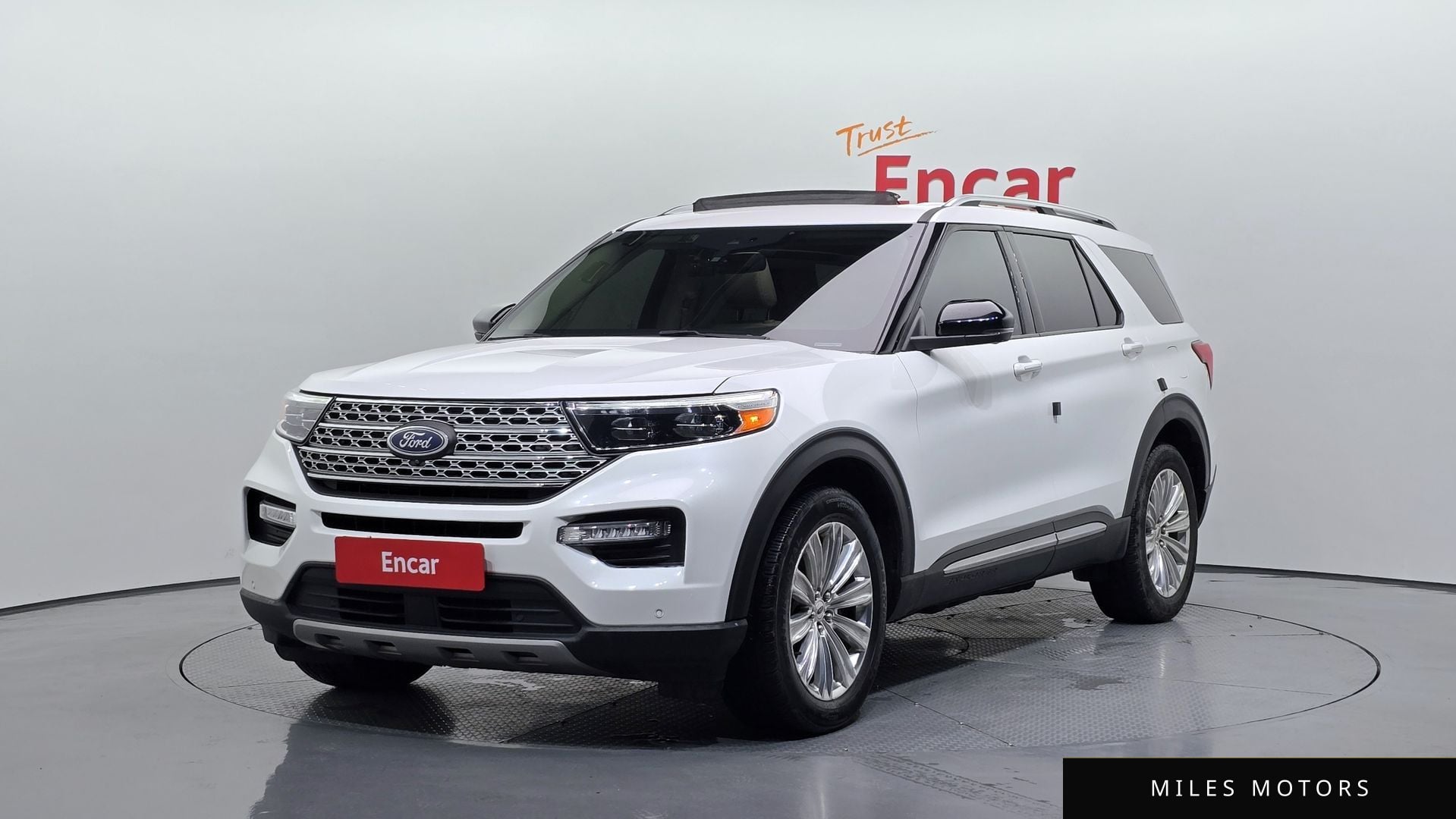 Ford Explorer 2021 — фото 1 из 12