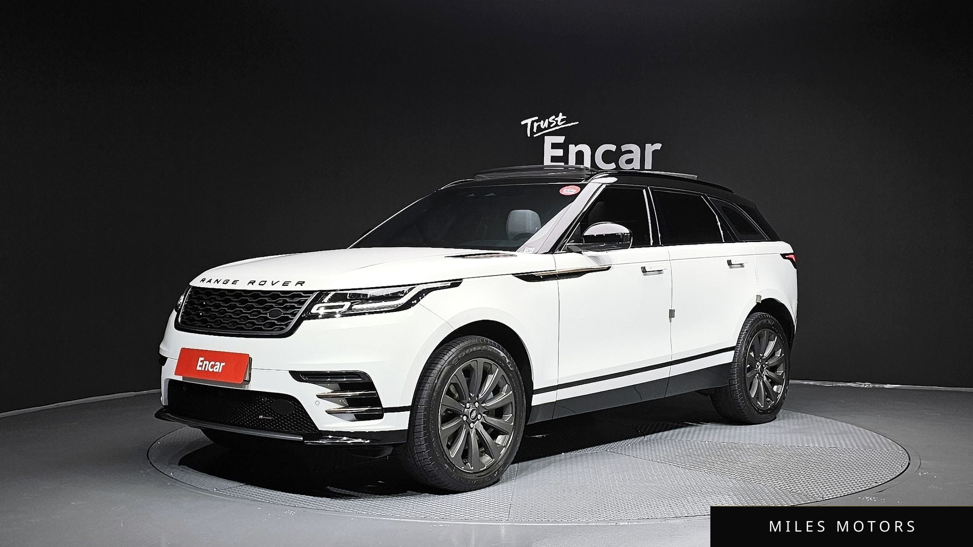Land Rover Range Rover Velar 2023 — фото 1 из 12