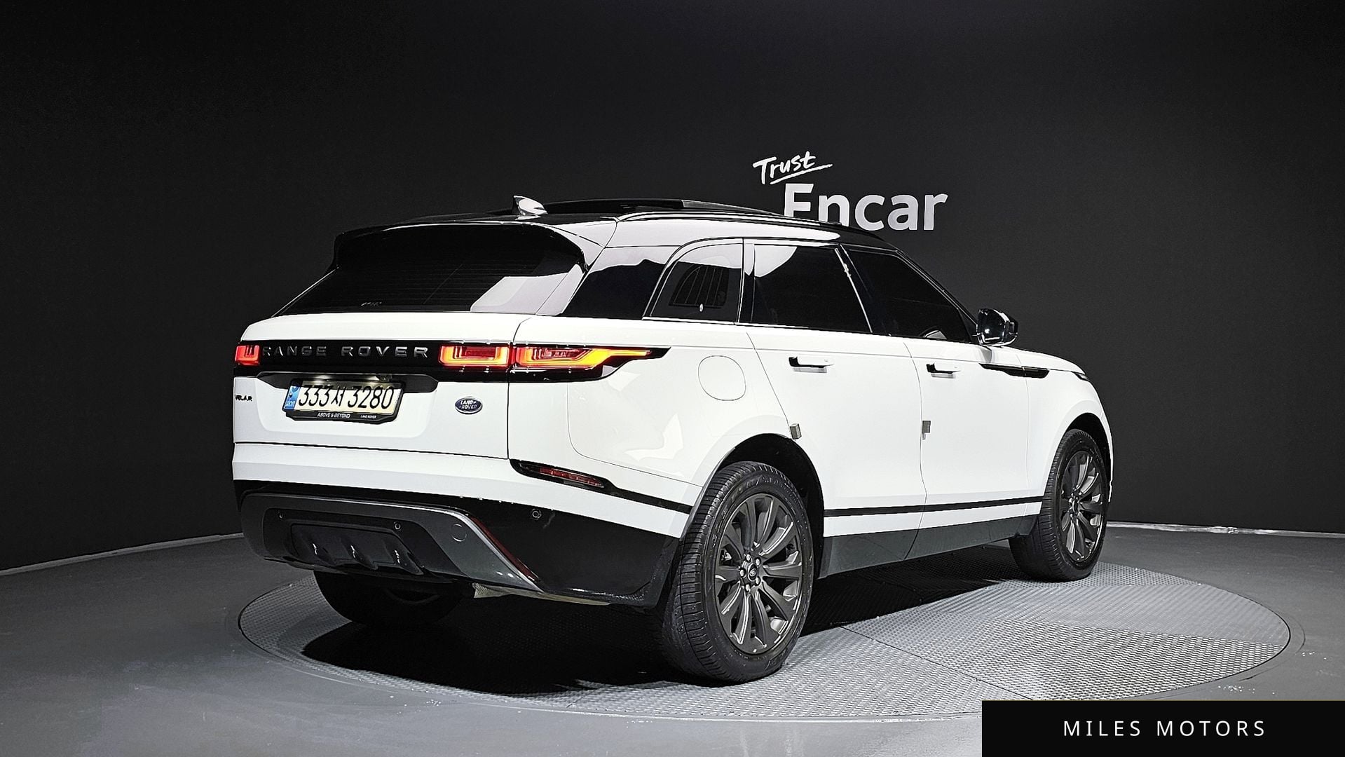 Land Rover Range Rover Velar 2023 — миниатюра 2