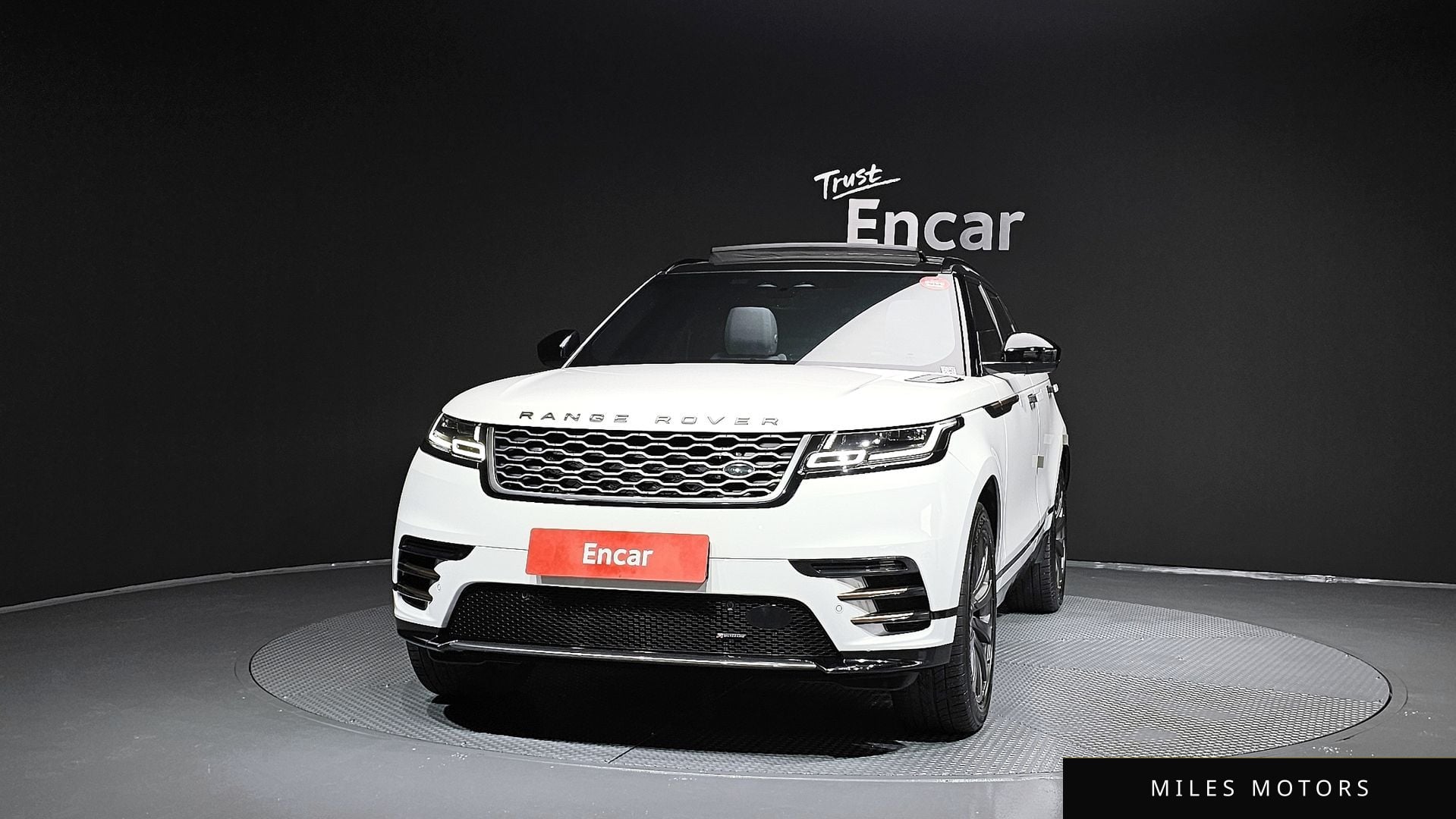 Land Rover Range Rover Velar 2023 — миниатюра 3