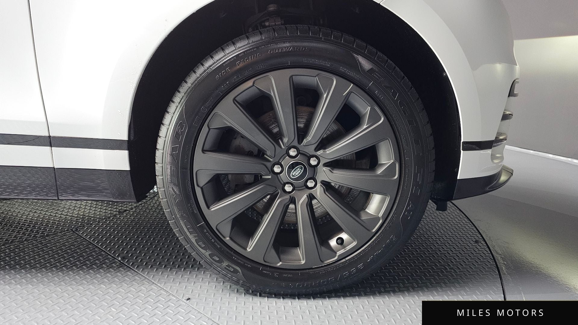 Land Rover Range Rover Velar 2023 — миниатюра 5