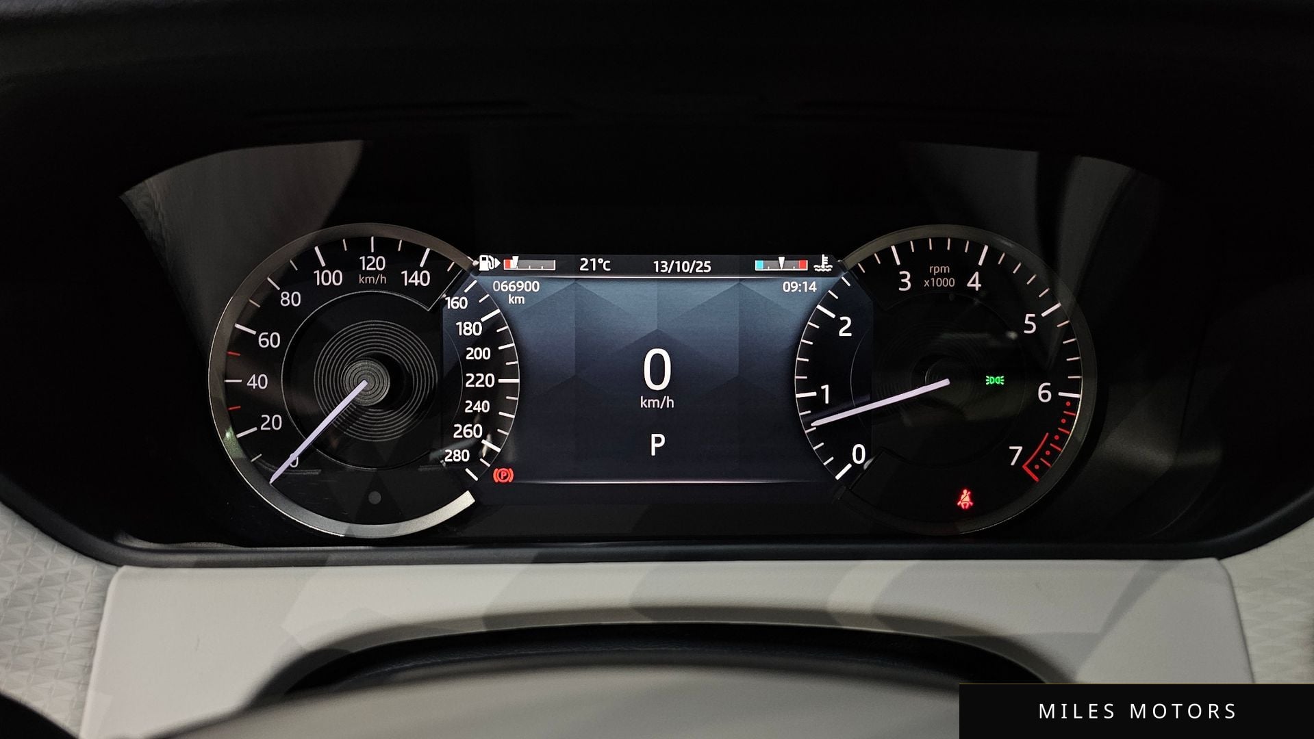 Land Rover Range Rover Velar 2023 — миниатюра 8