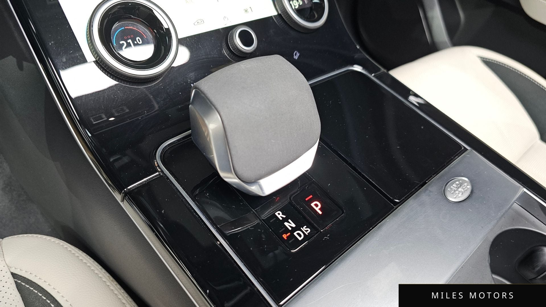 Land Rover Range Rover Velar 2023 — миниатюра 9
