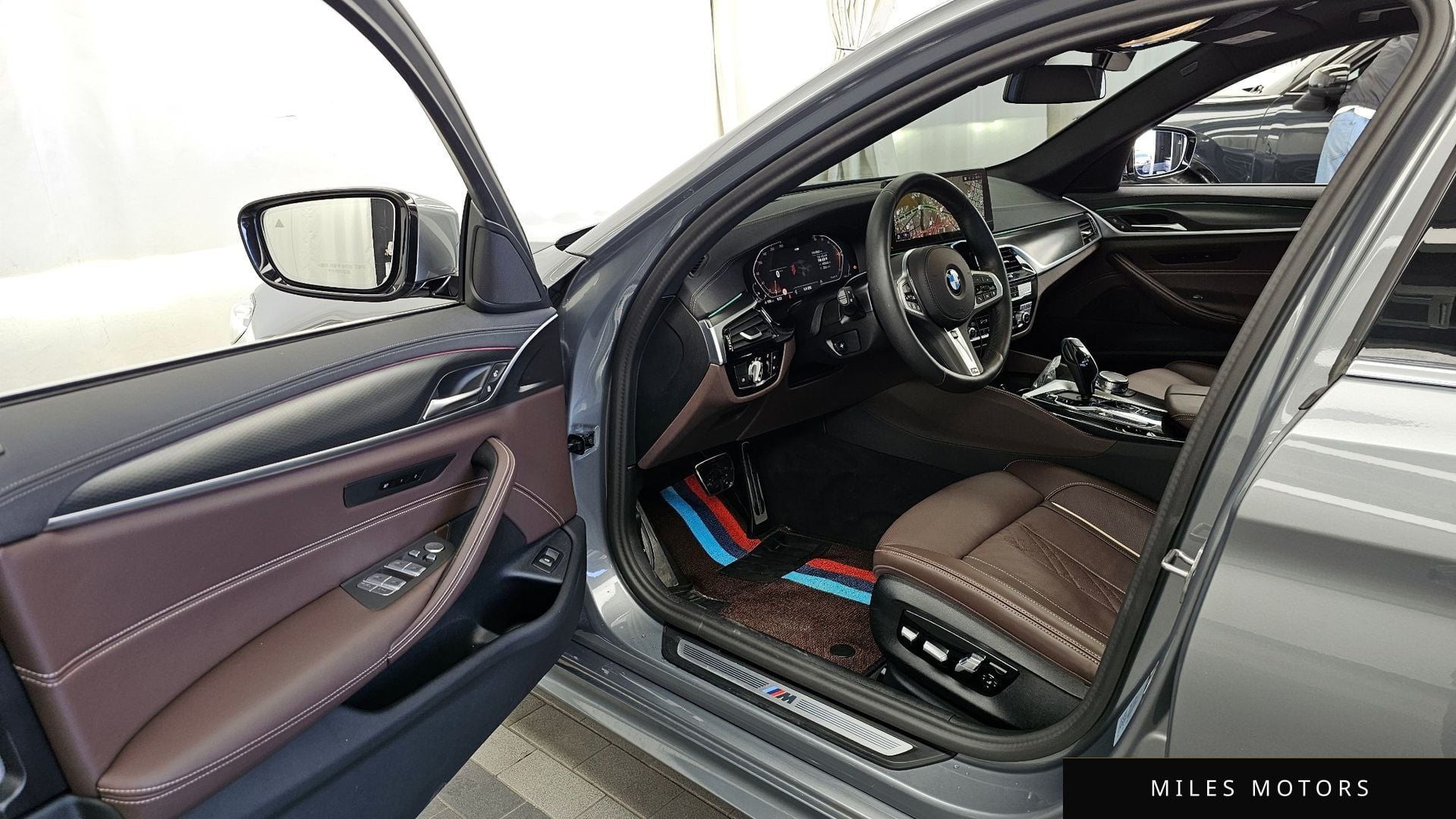 BMW 5 Series (G30) 2023 — миниатюра 10