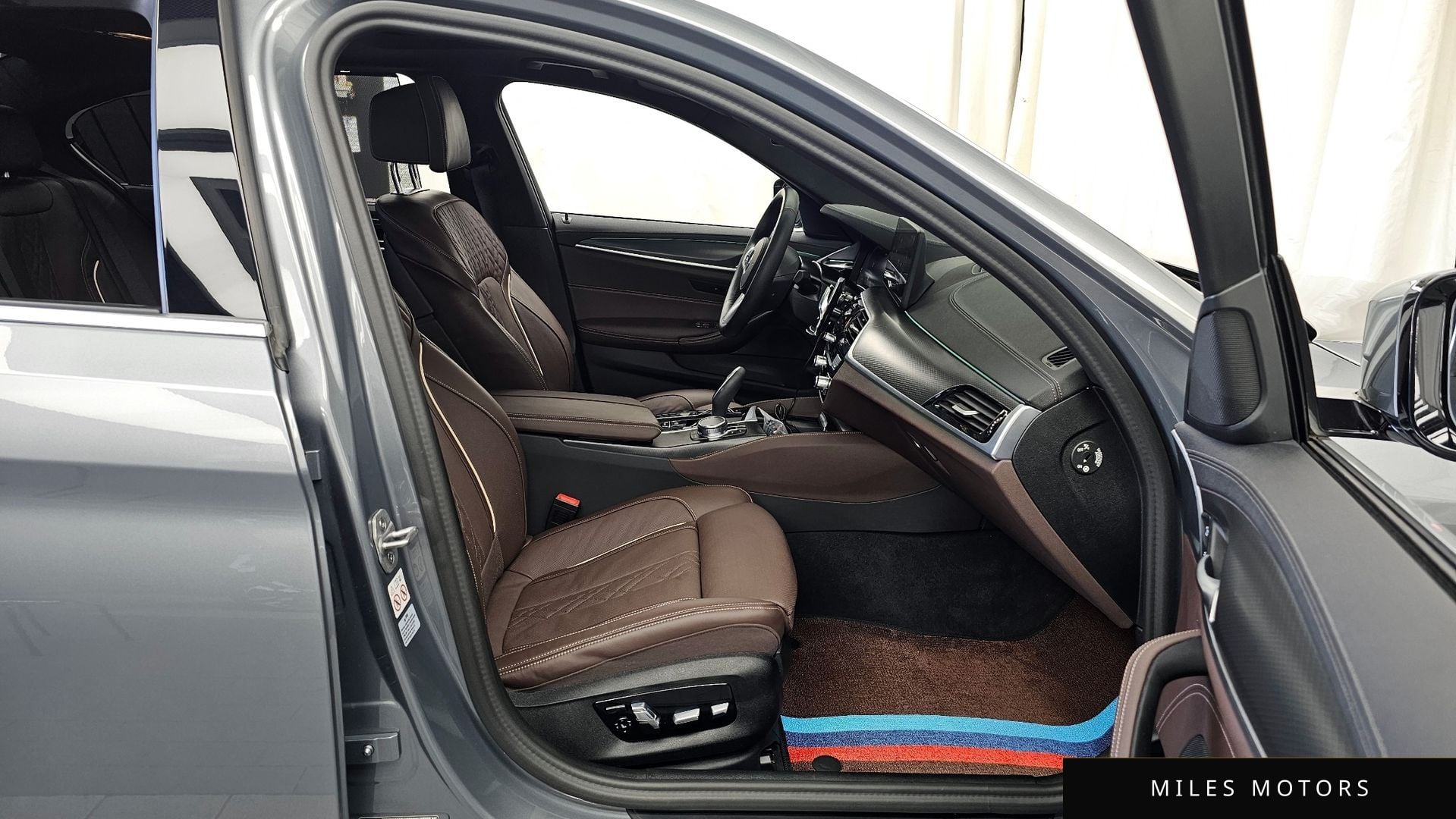 BMW 5 Series (G30) 2023 — миниатюра 11