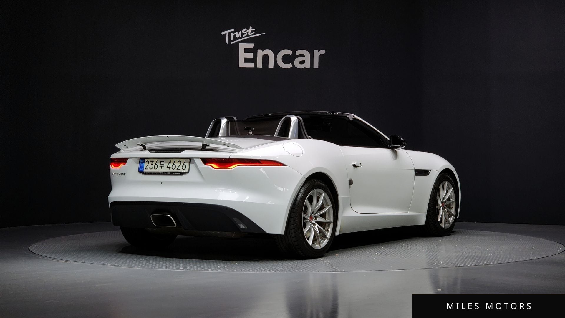 Jaguar F-TYPE 2021 — миниатюра 2