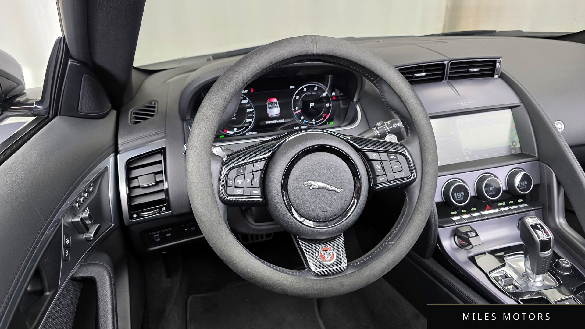 Jaguar F-TYPE 2021 — миниатюра 12