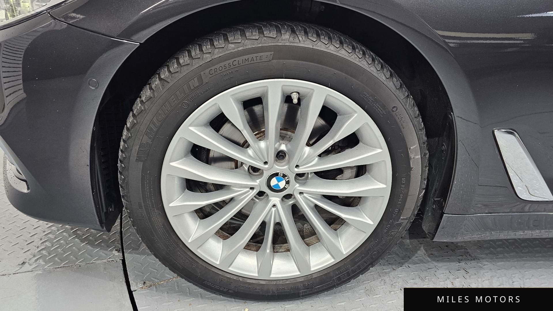 BMW 5 Series (G30) 2019 — миниатюра 5