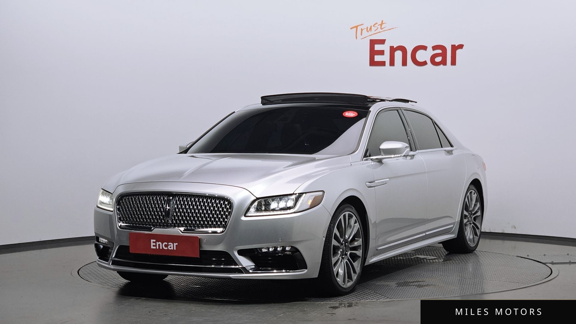 Lincoln Continental 2017 — фото 1 из 12