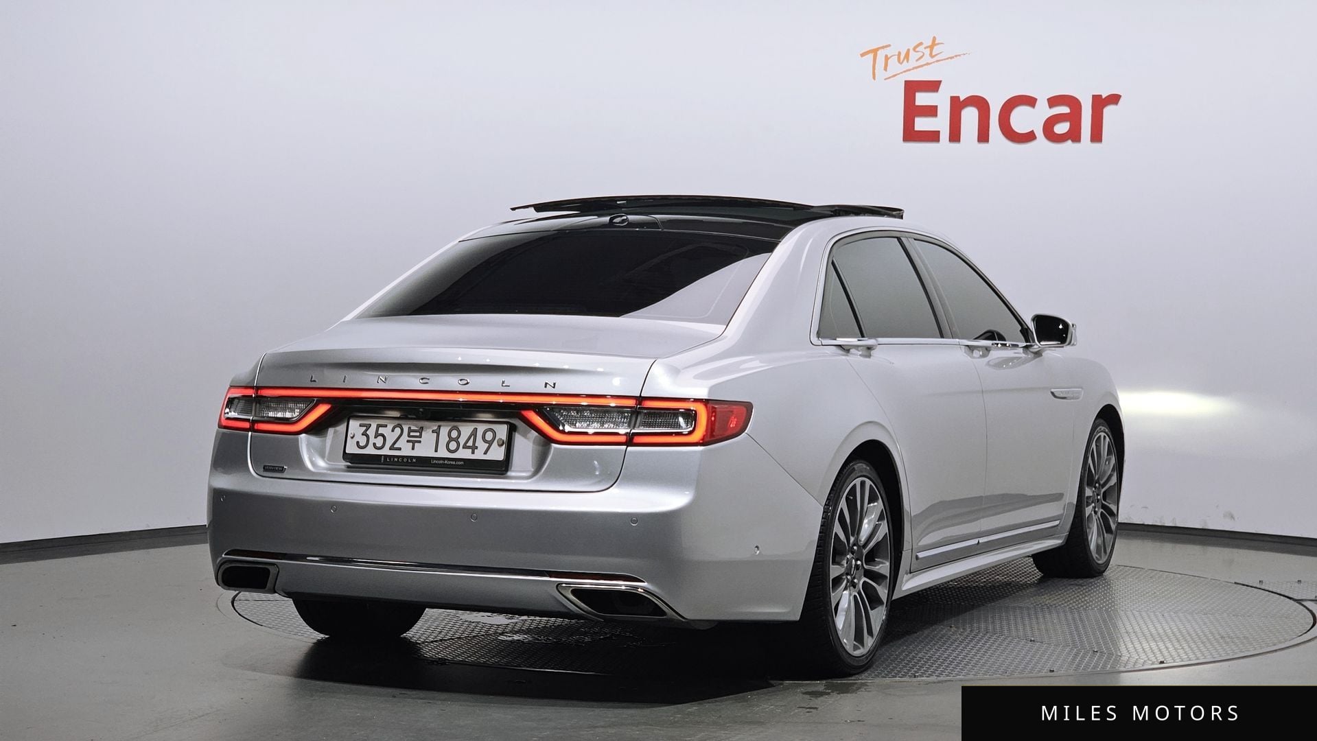 Lincoln Continental 2017 — миниатюра 2