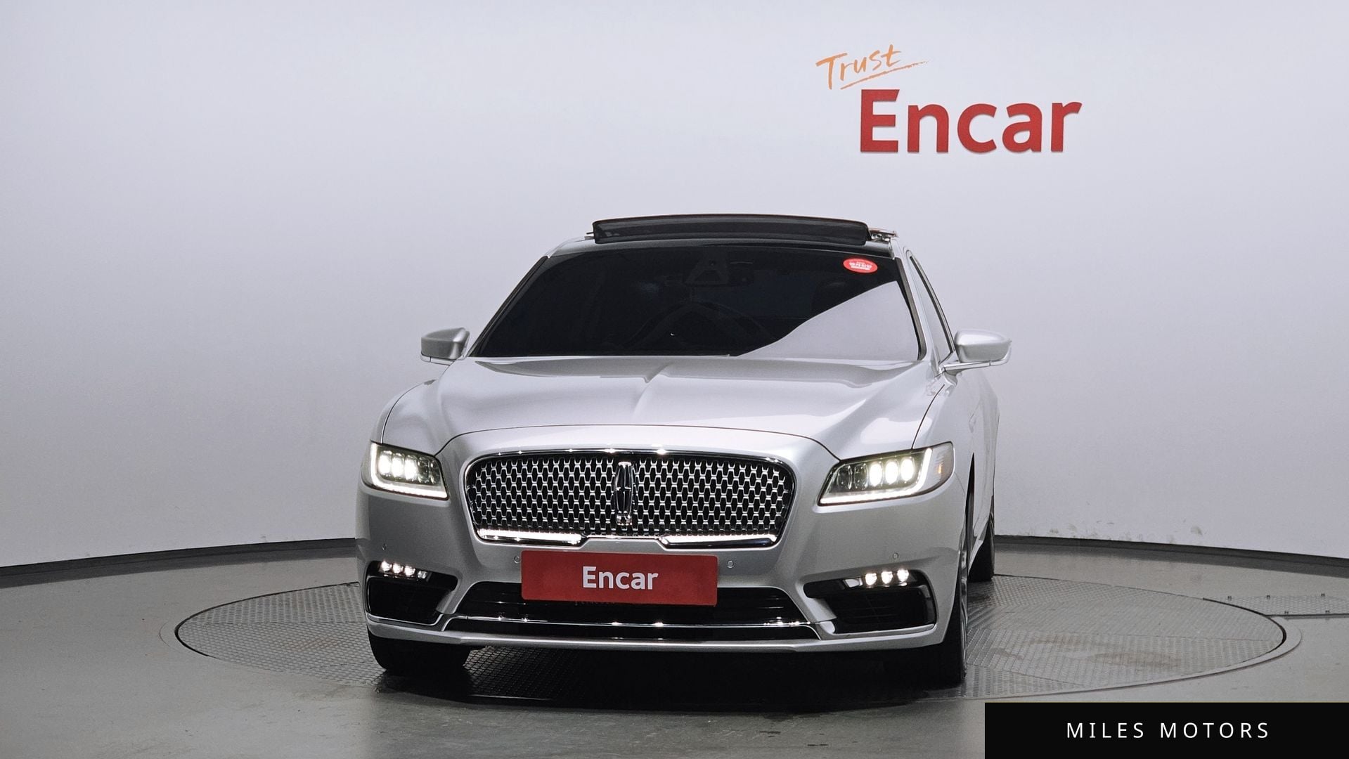 Lincoln Continental 2017 — миниатюра 3