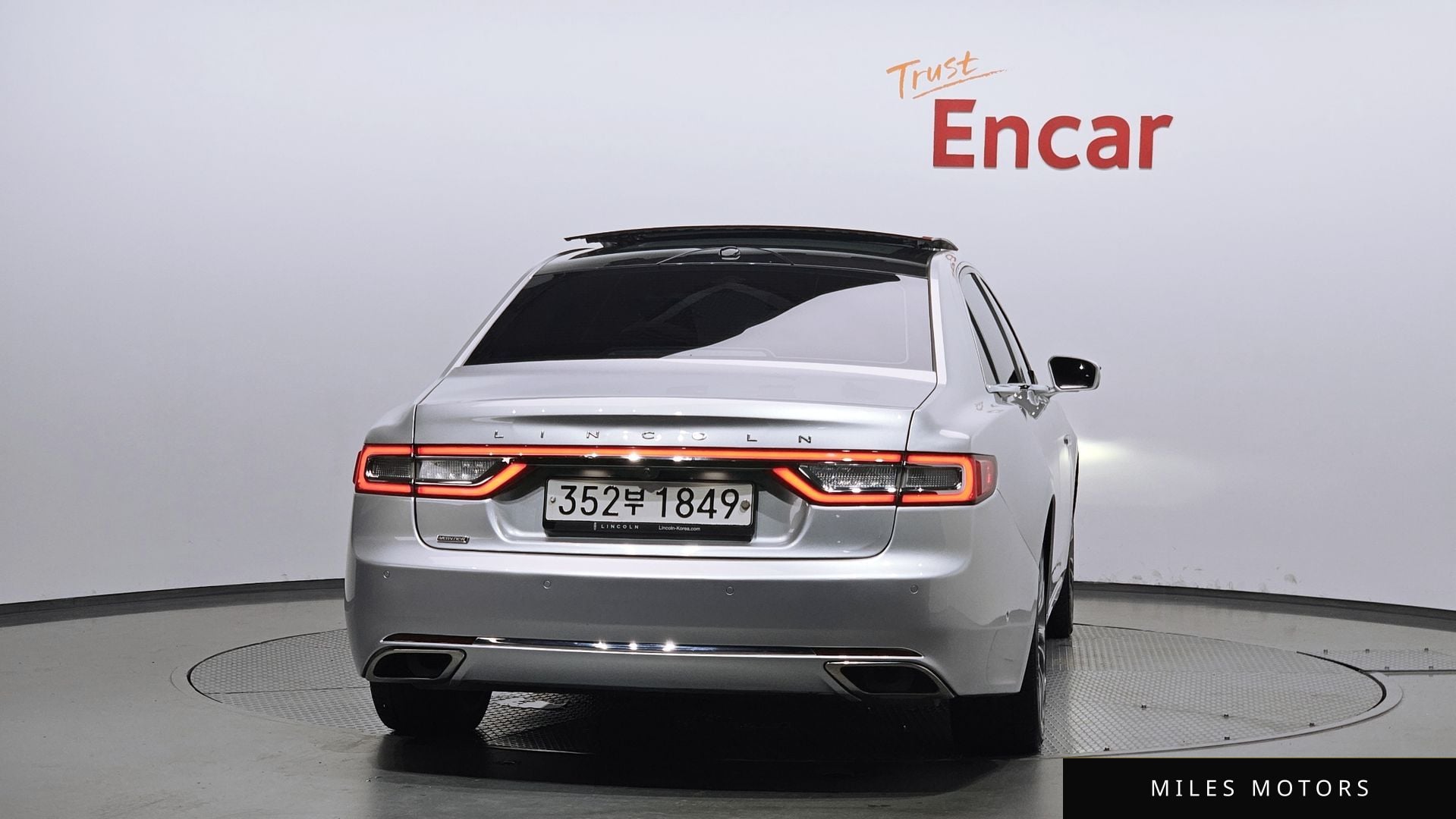 Lincoln Continental 2017 — миниатюра 4