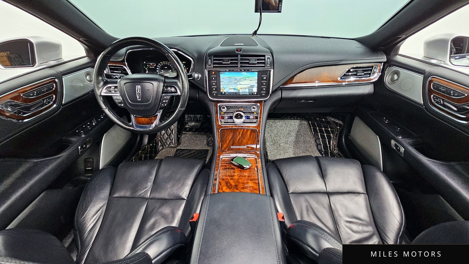 Lincoln Continental 2017 — миниатюра 7