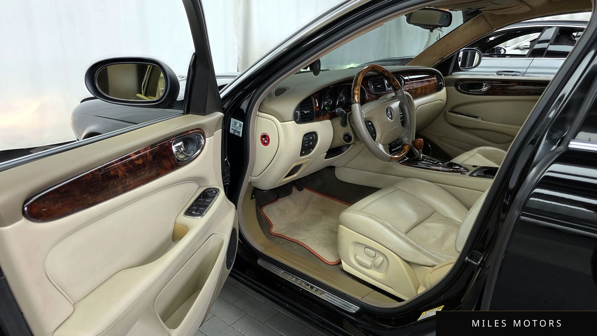 Jaguar XJ-8 2004 — миниатюра 10