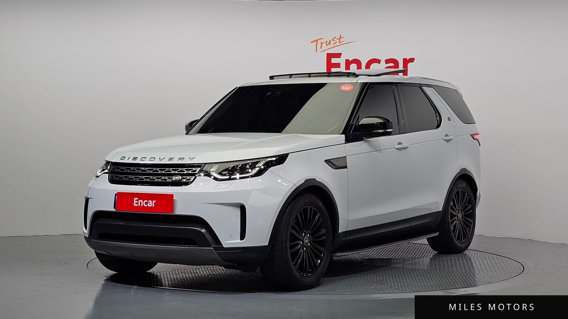 Land Rover Discovery 2018 — фото 1 из 12