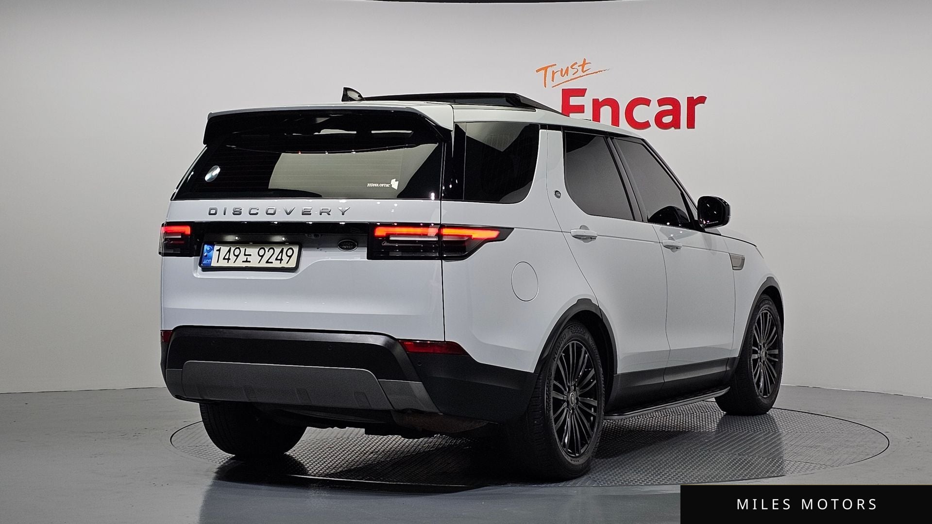 Land Rover Discovery 2018 — миниатюра 2