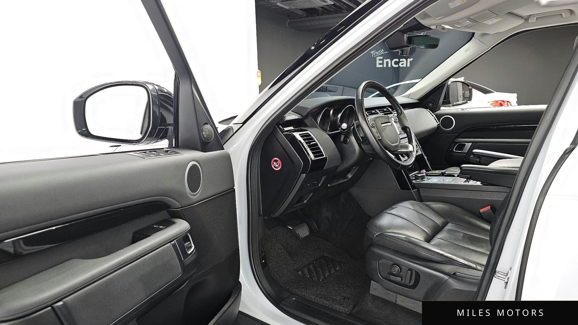 Land Rover Discovery 2018 — миниатюра 10