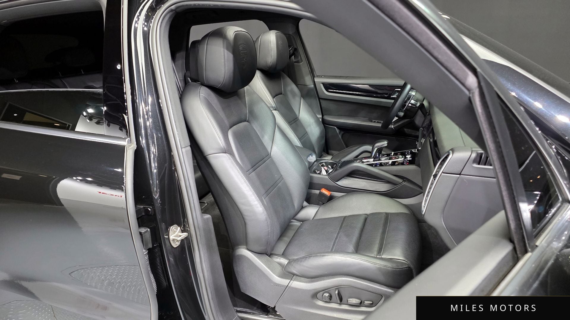 Porsche Cayenne 2023 — миниатюра 12