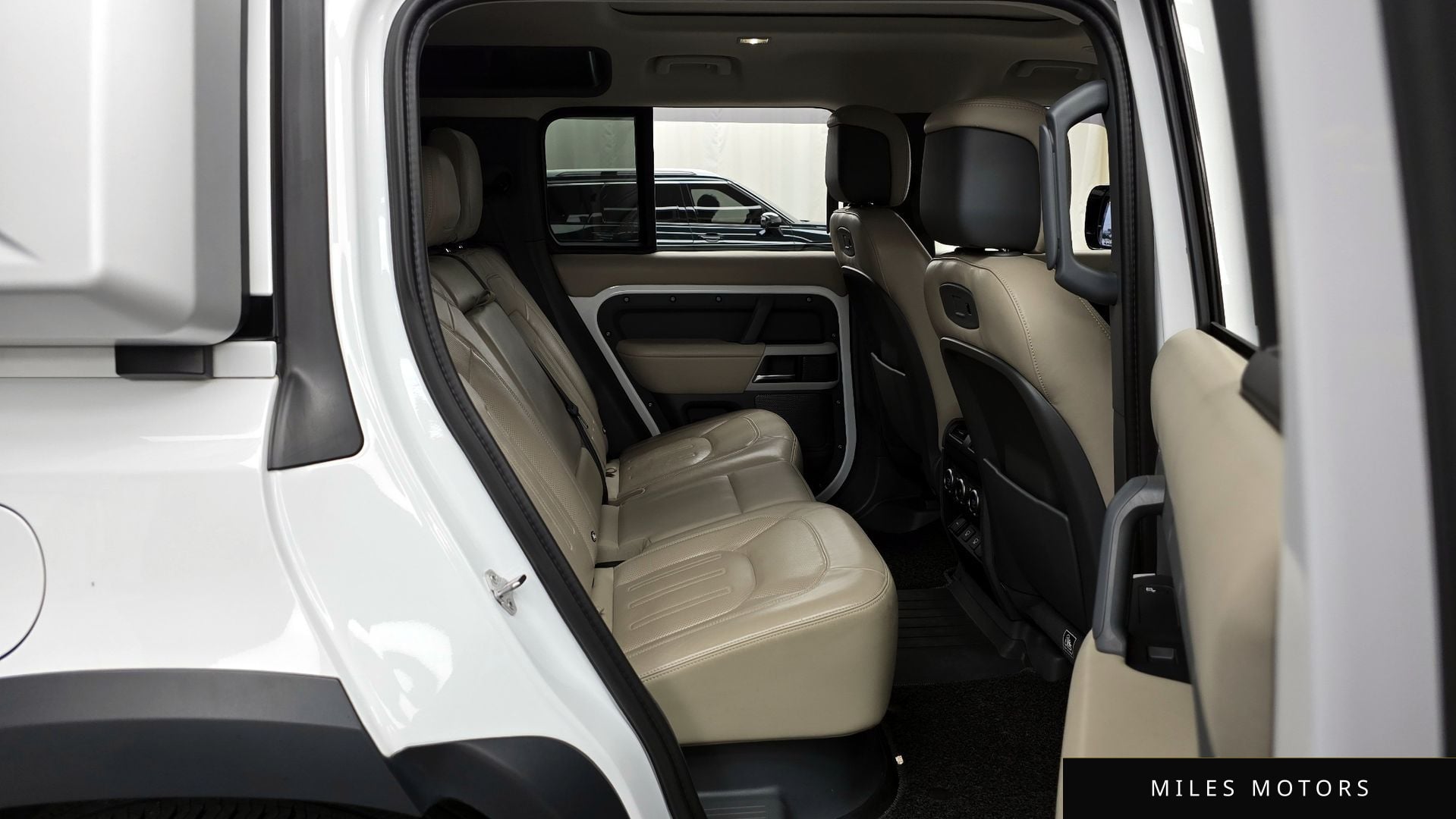 Land Rover Defender 2022 — миниатюра 12