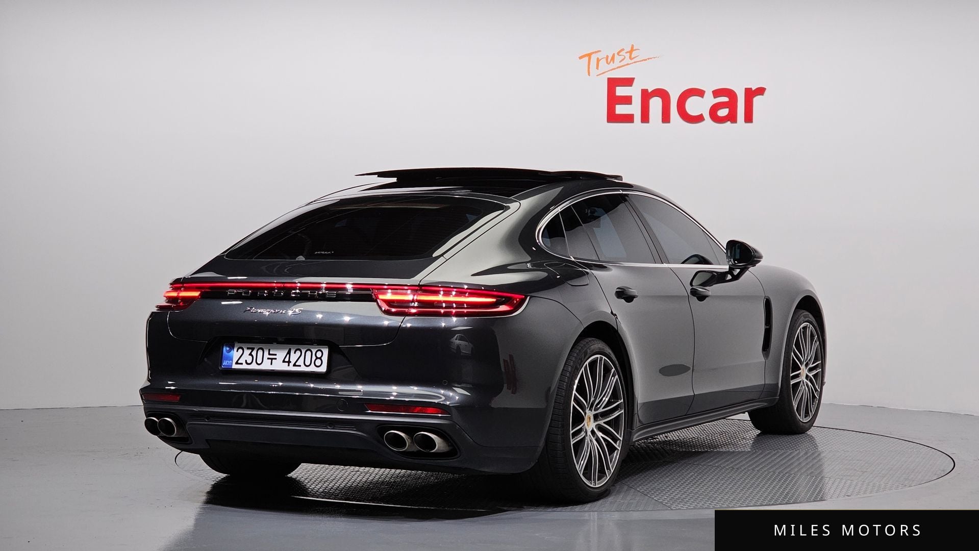 Porsche Panamera 2018 — миниатюра 2