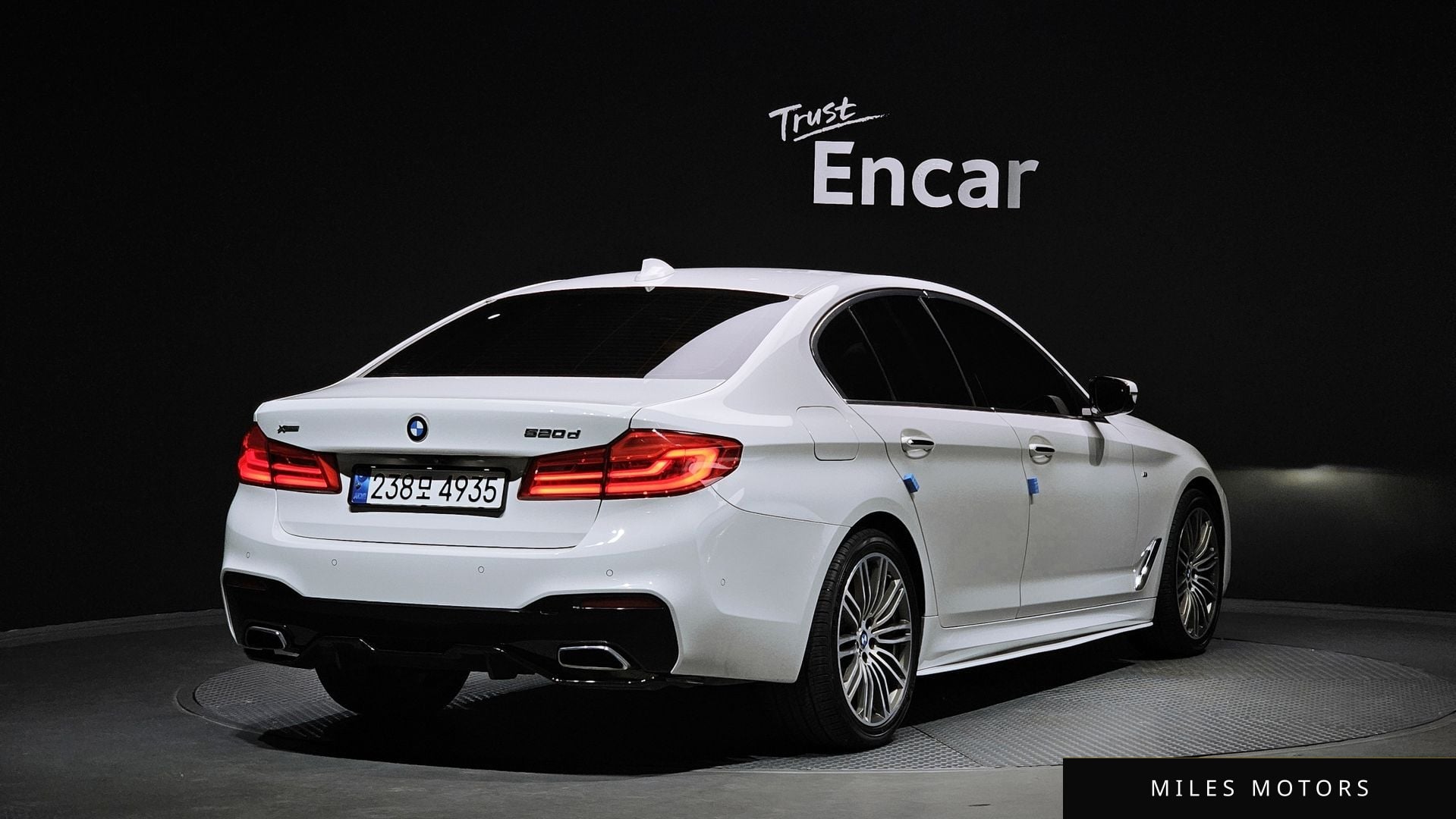 BMW 5 Series (G30) 2018 — миниатюра 2
