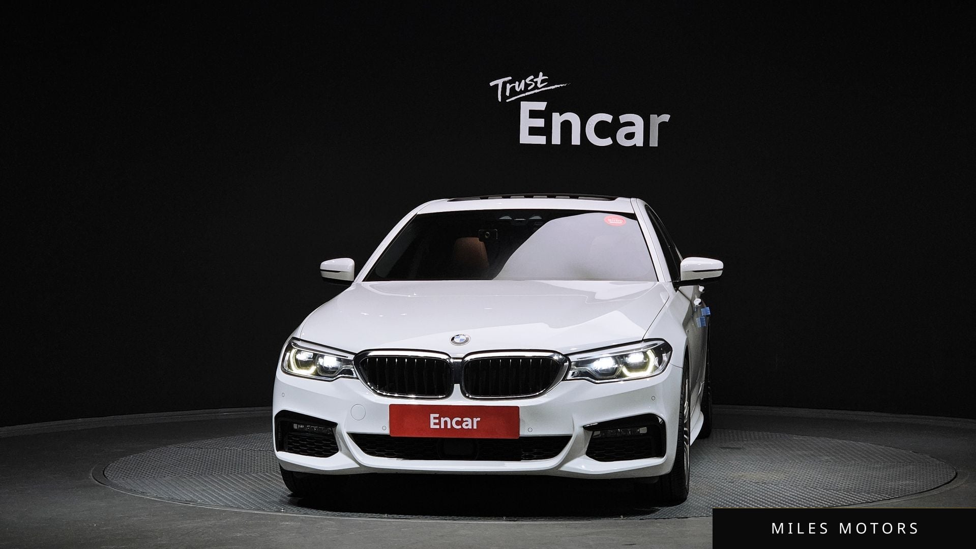 BMW 5 Series (G30) 2018 — миниатюра 3