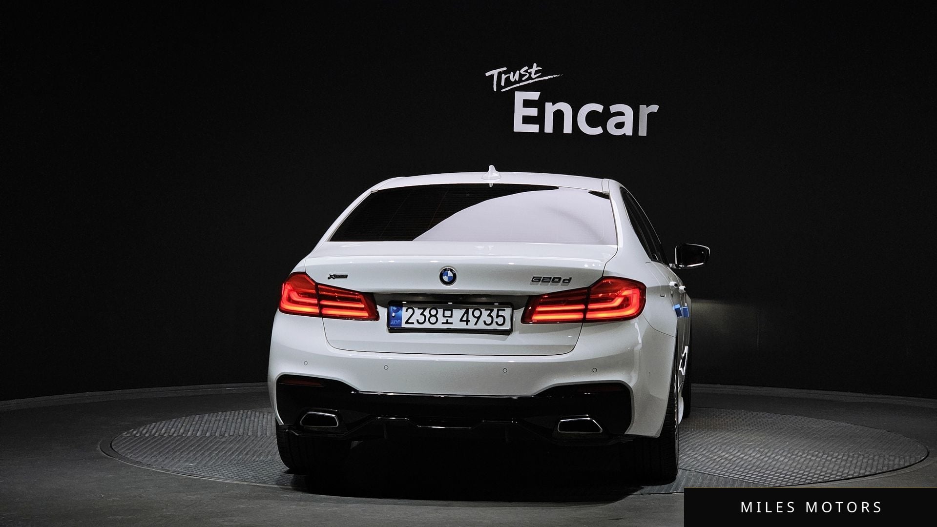 BMW 5 Series (G30) 2018 — миниатюра 4