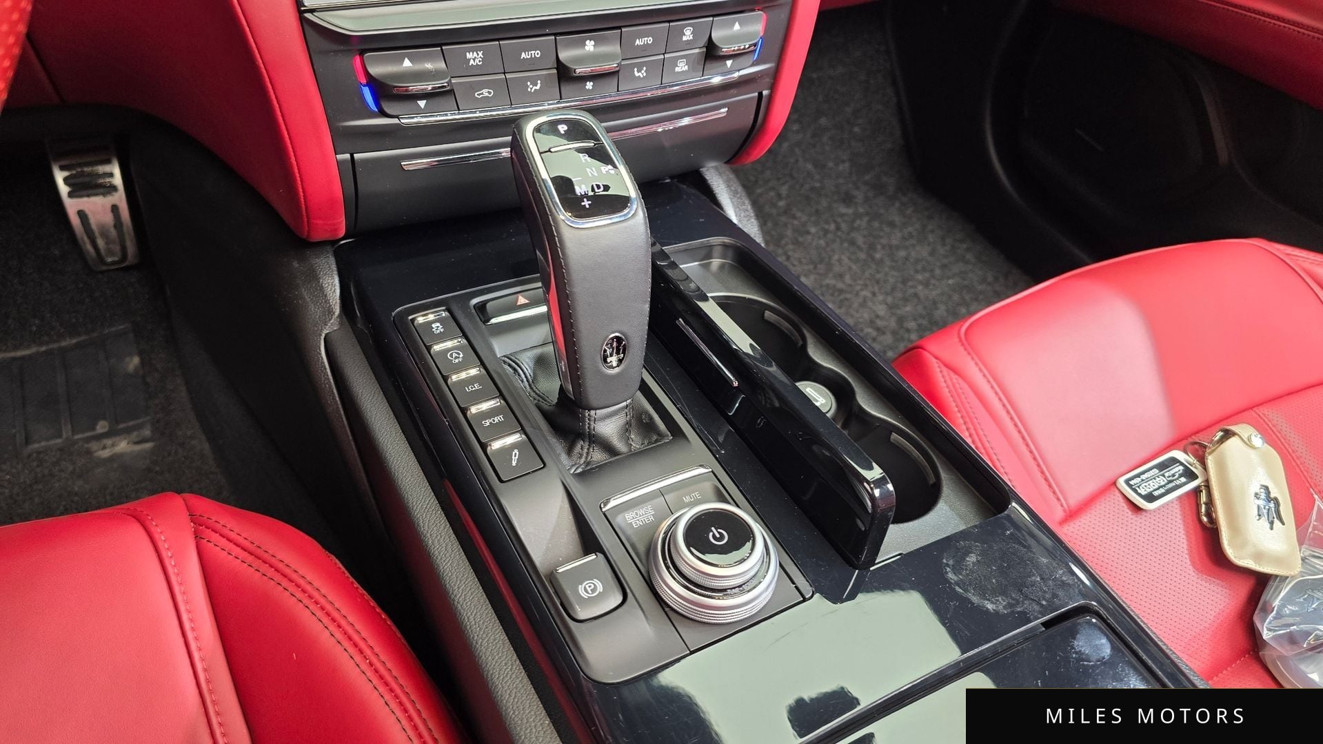 Maserati Quattroporte 2022 — миниатюра 9