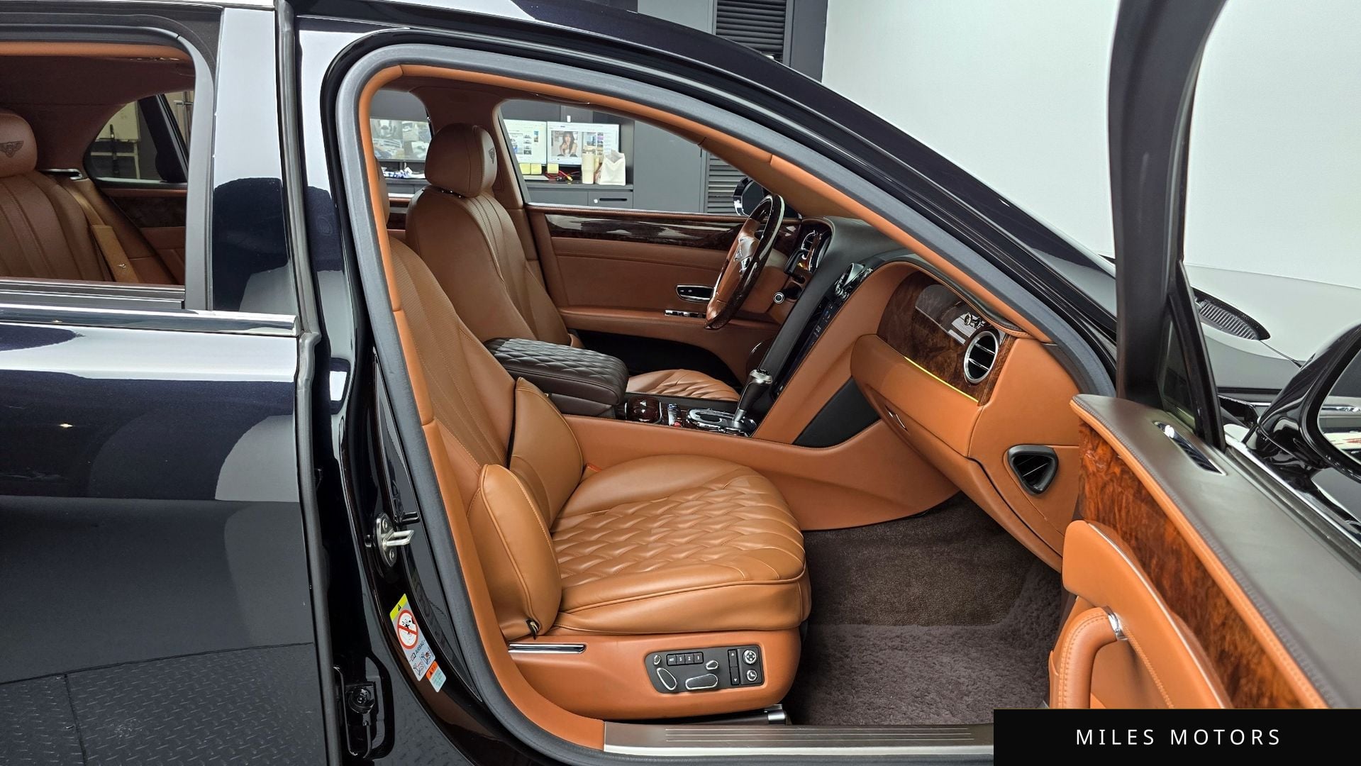 Bentley 플라잉스퍼 2015 — миниатюра 10