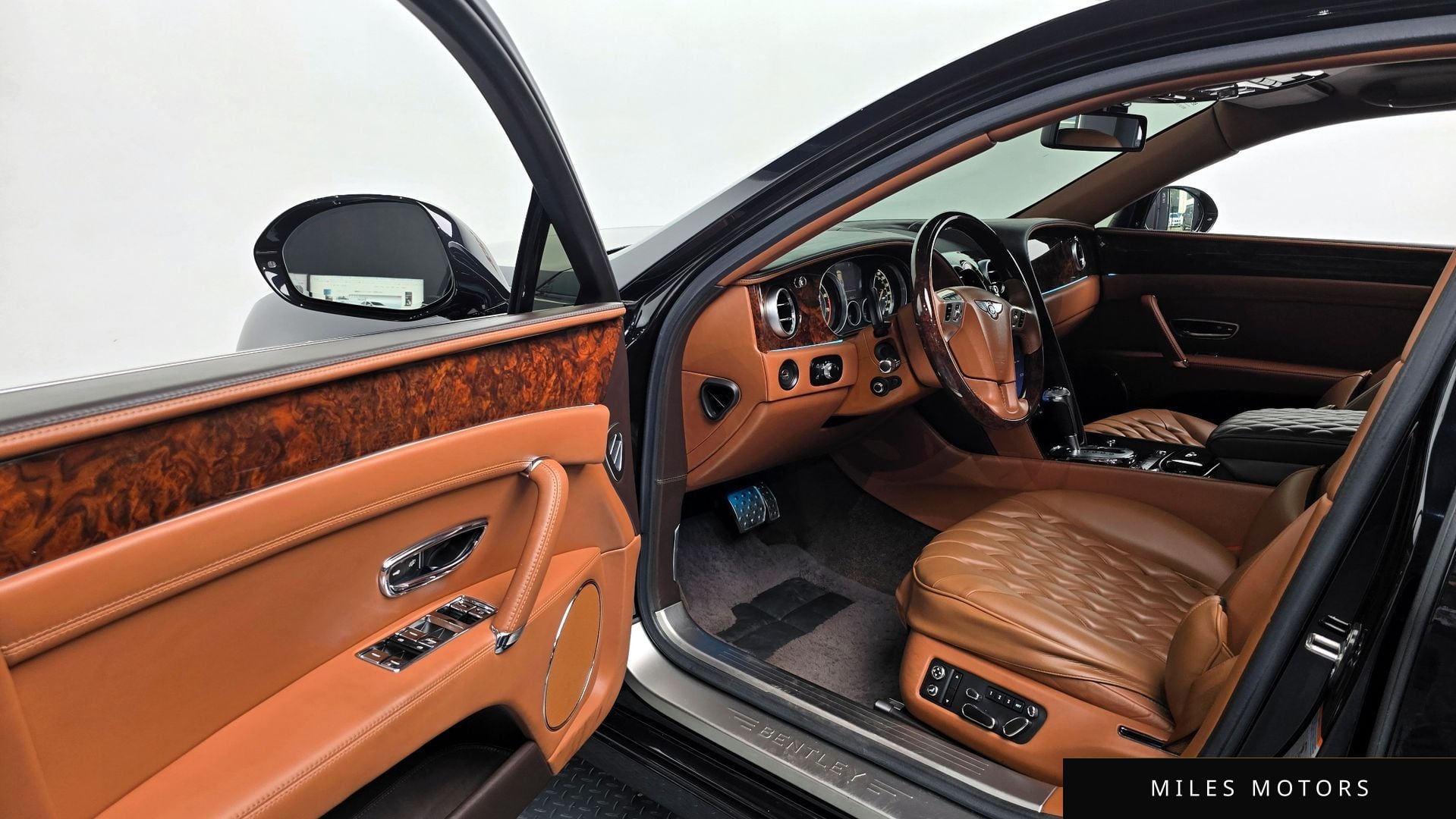 Bentley 플라잉스퍼 2015 — миниатюра 11