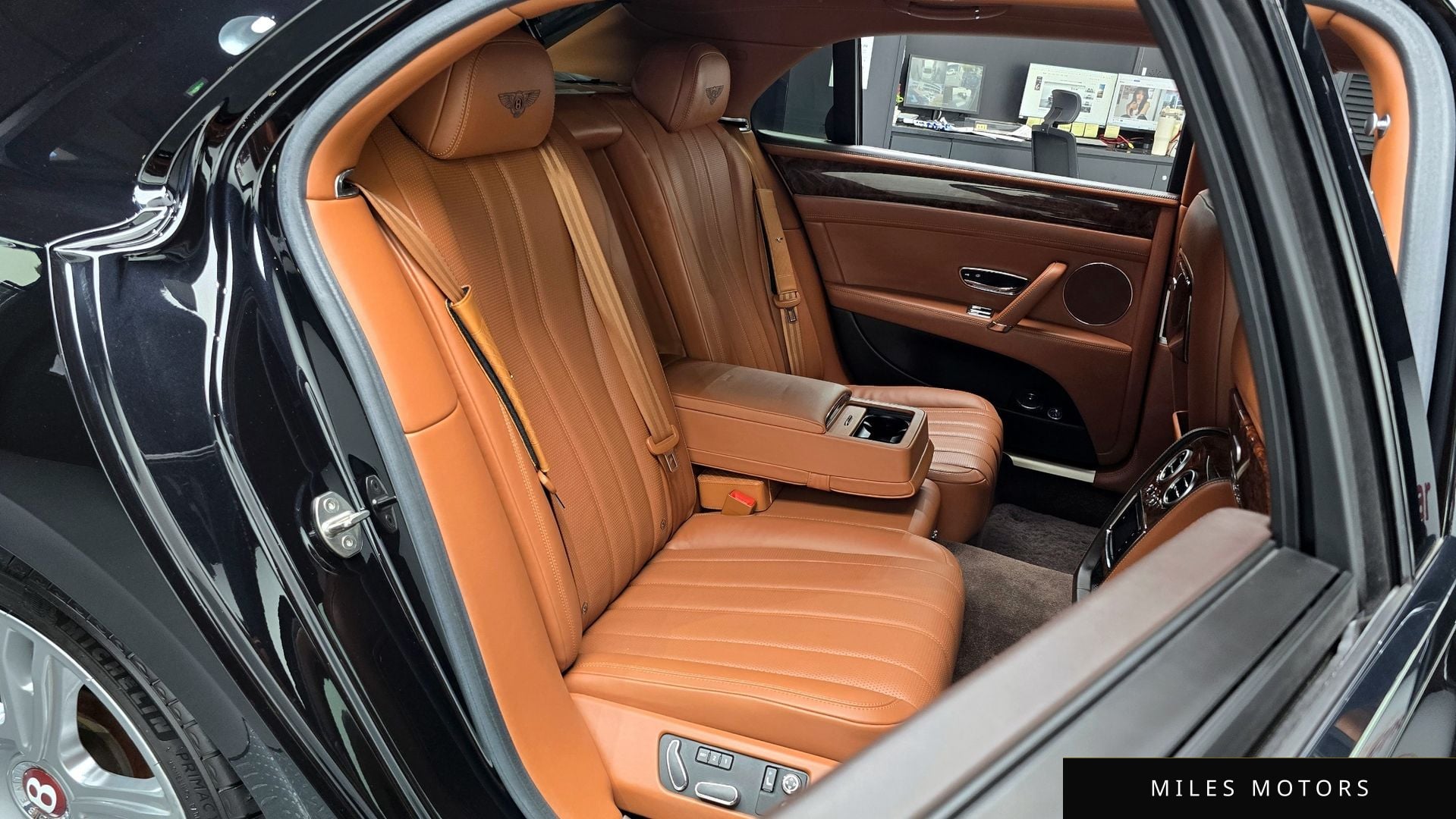 Bentley 플라잉스퍼 2015 — миниатюра 12