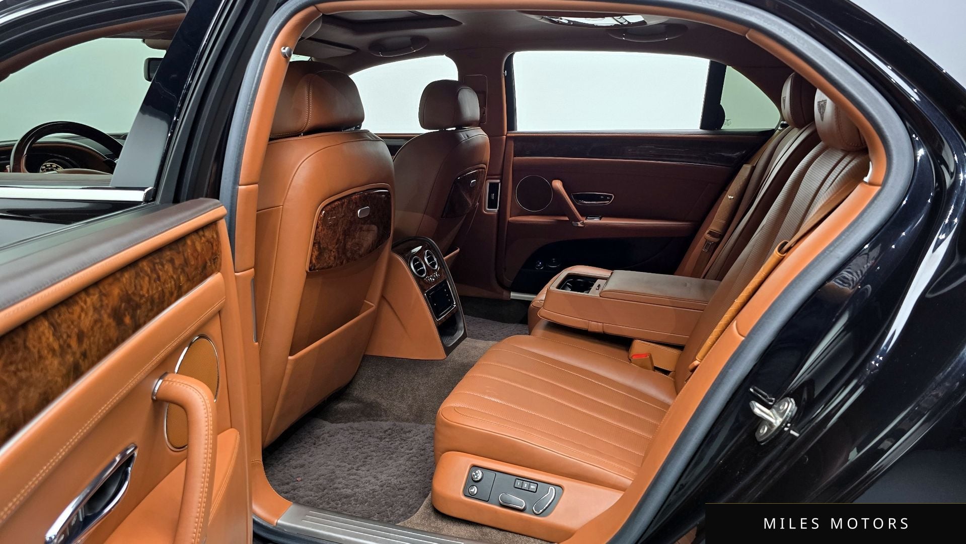 Bentley 플라잉스퍼 2015 — миниатюра 13