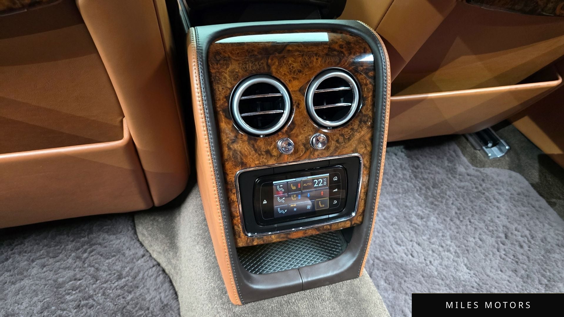 Bentley 플라잉스퍼 2015 — миниатюра 17
