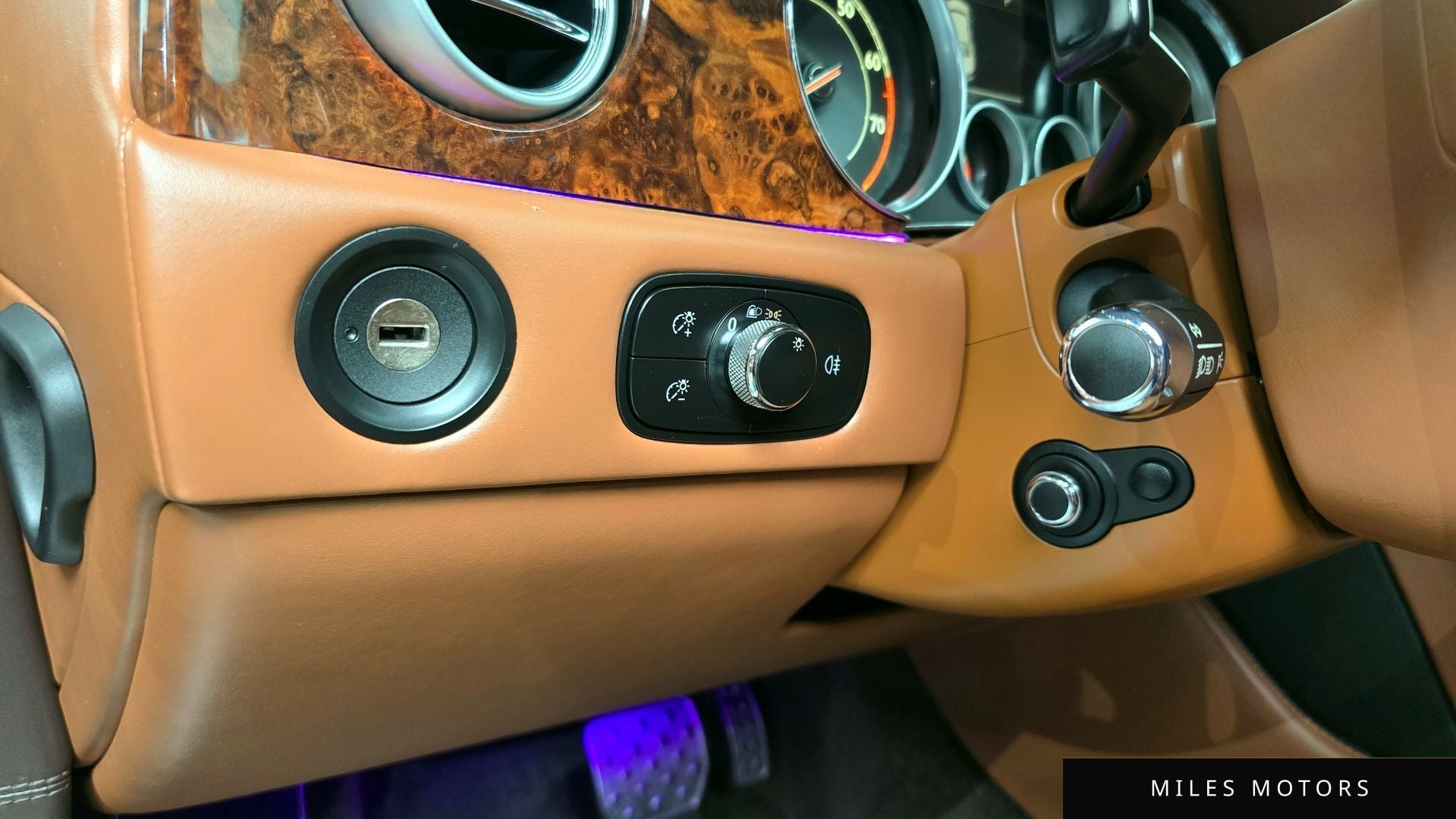 Bentley 플라잉스퍼 2015 — миниатюра 18