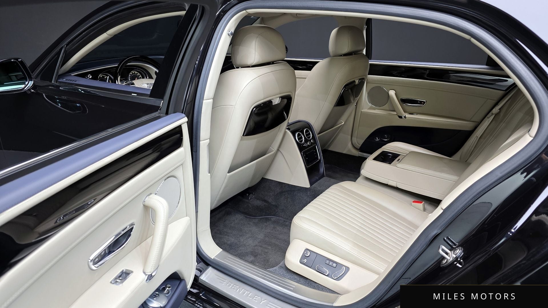 Bentley 플라잉스퍼 2018 — миниатюра 11