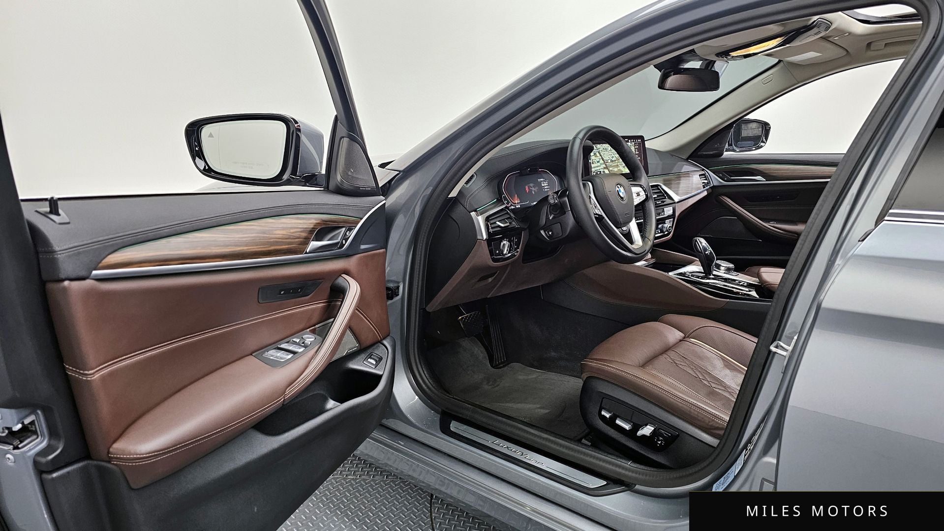 BMW 5 Series (G30) 2023 — миниатюра 11
