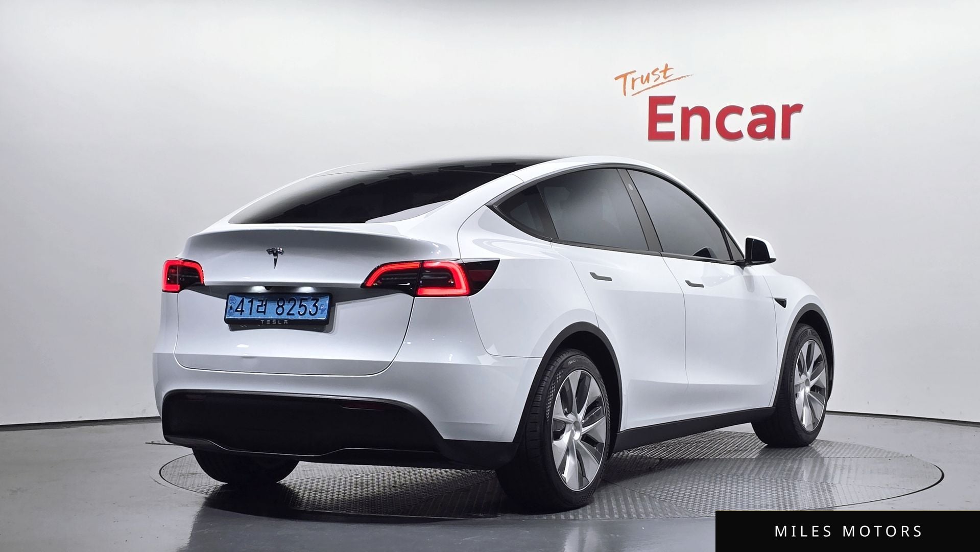 Tesla Model Y 2024 — миниатюра 2