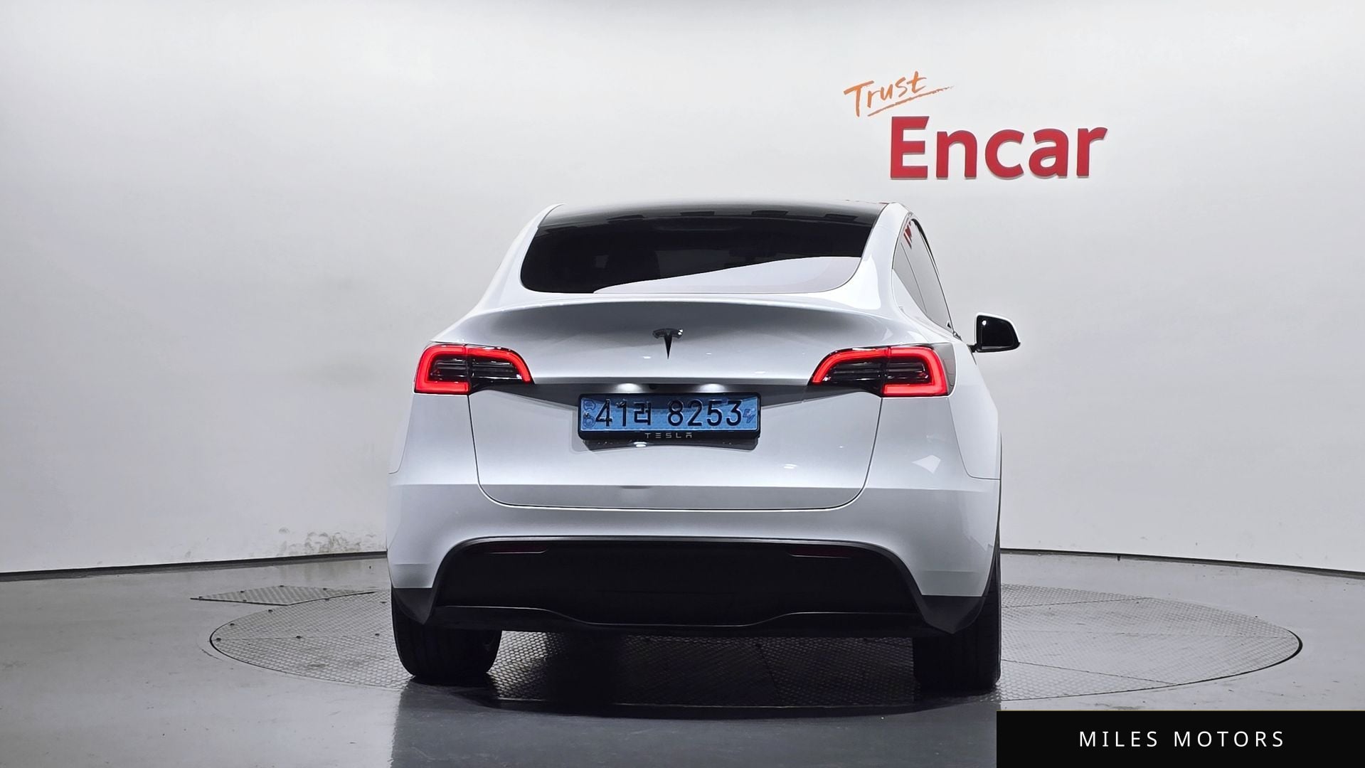 Tesla Model Y 2024 — миниатюра 4