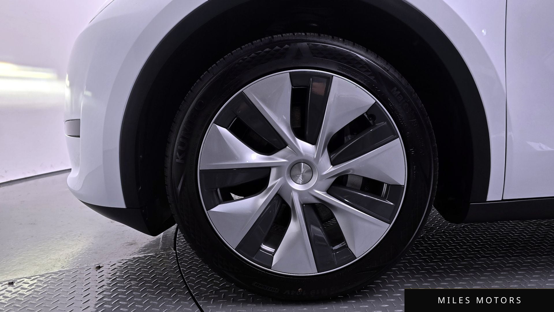 Tesla Model Y 2024 — миниатюра 5