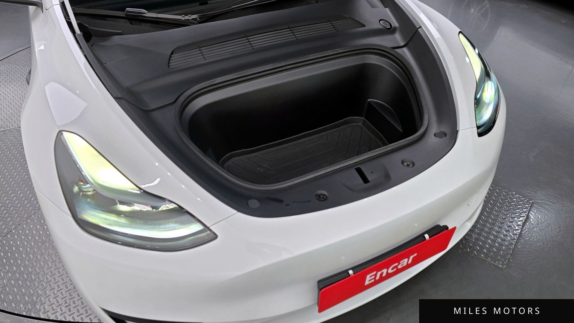 Tesla Model Y 2024 — миниатюра 6