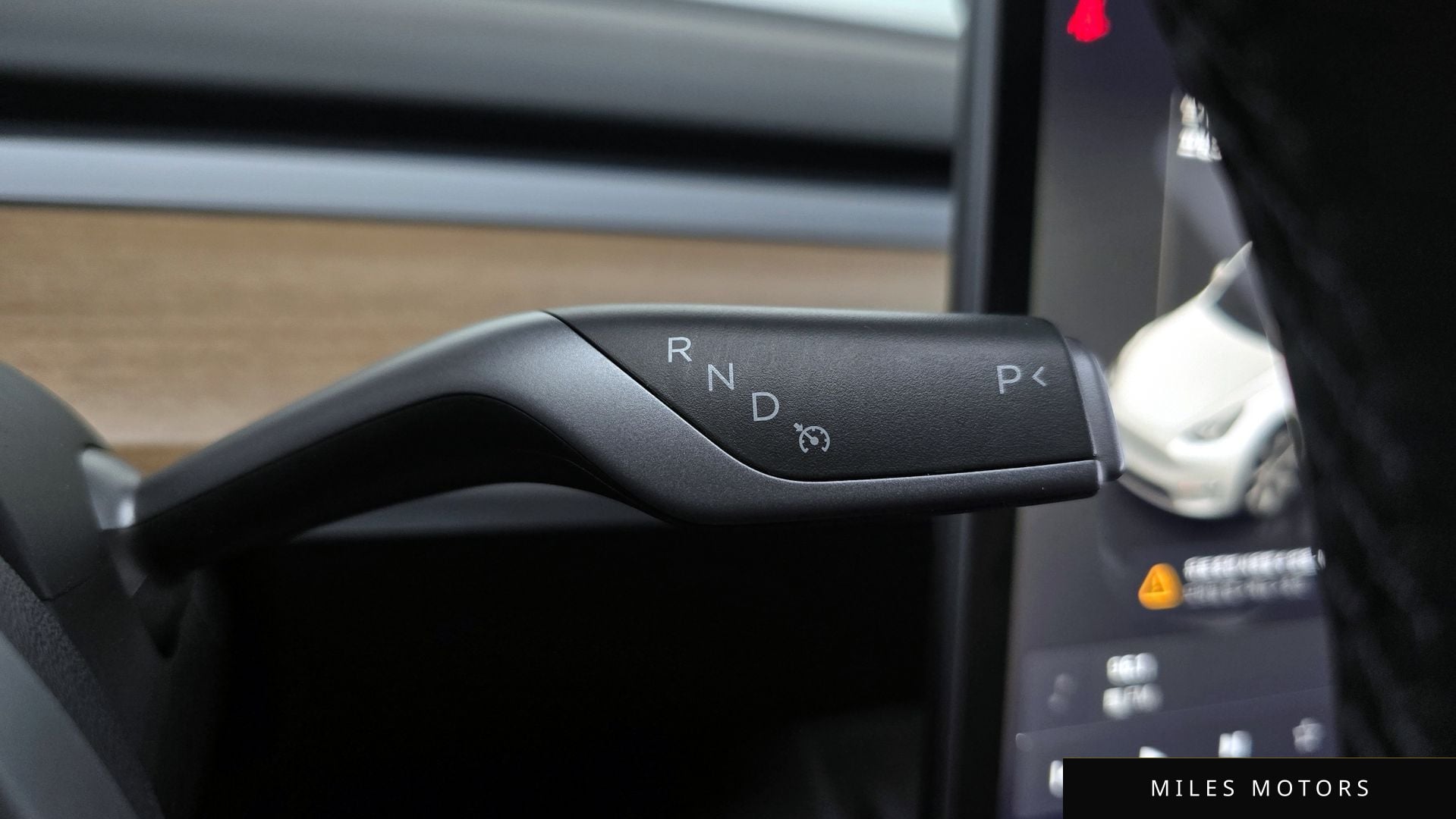 Tesla Model Y 2024 — миниатюра 9