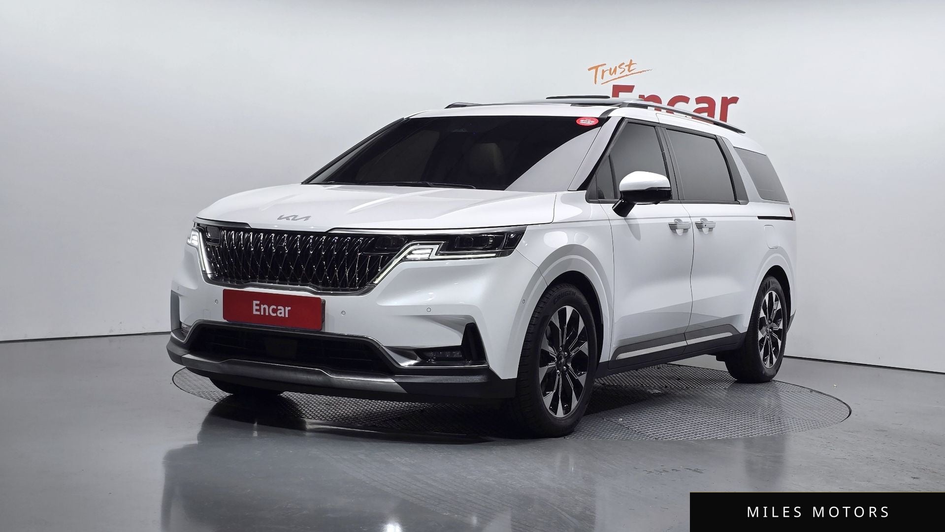 Kia Carnival 2023 — фото 1 из 12
