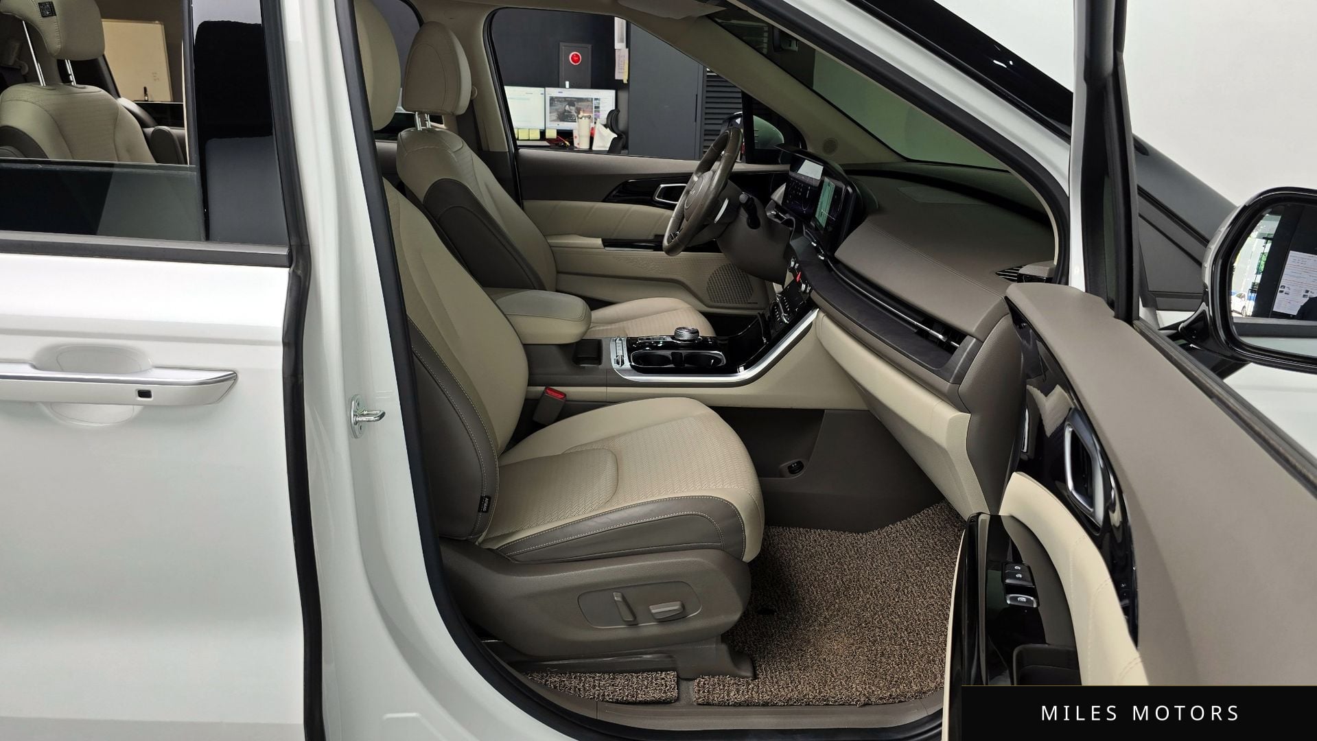 Kia Carnival 2023 — миниатюра 10