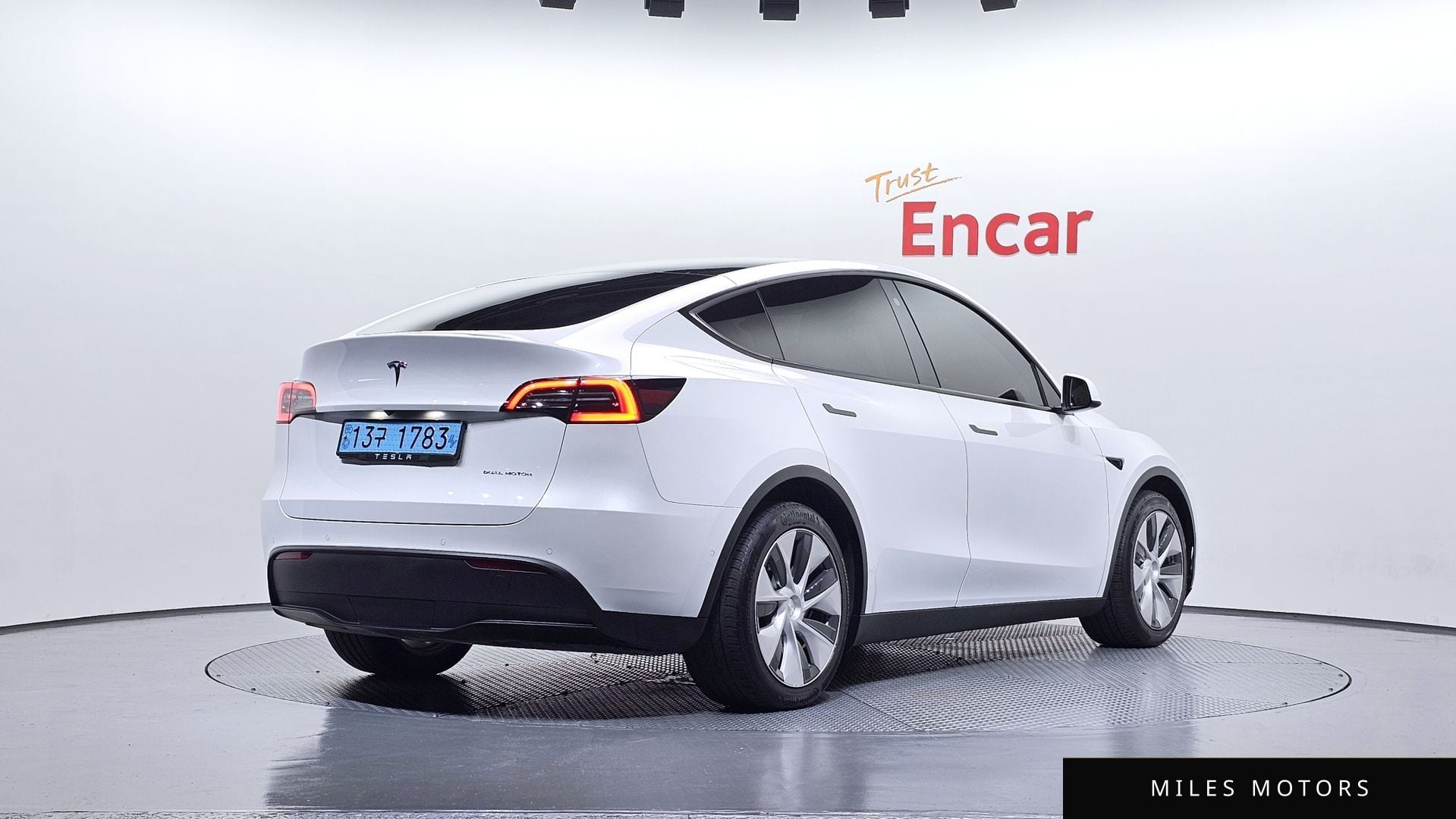 Tesla Model Y 2021 — миниатюра 2
