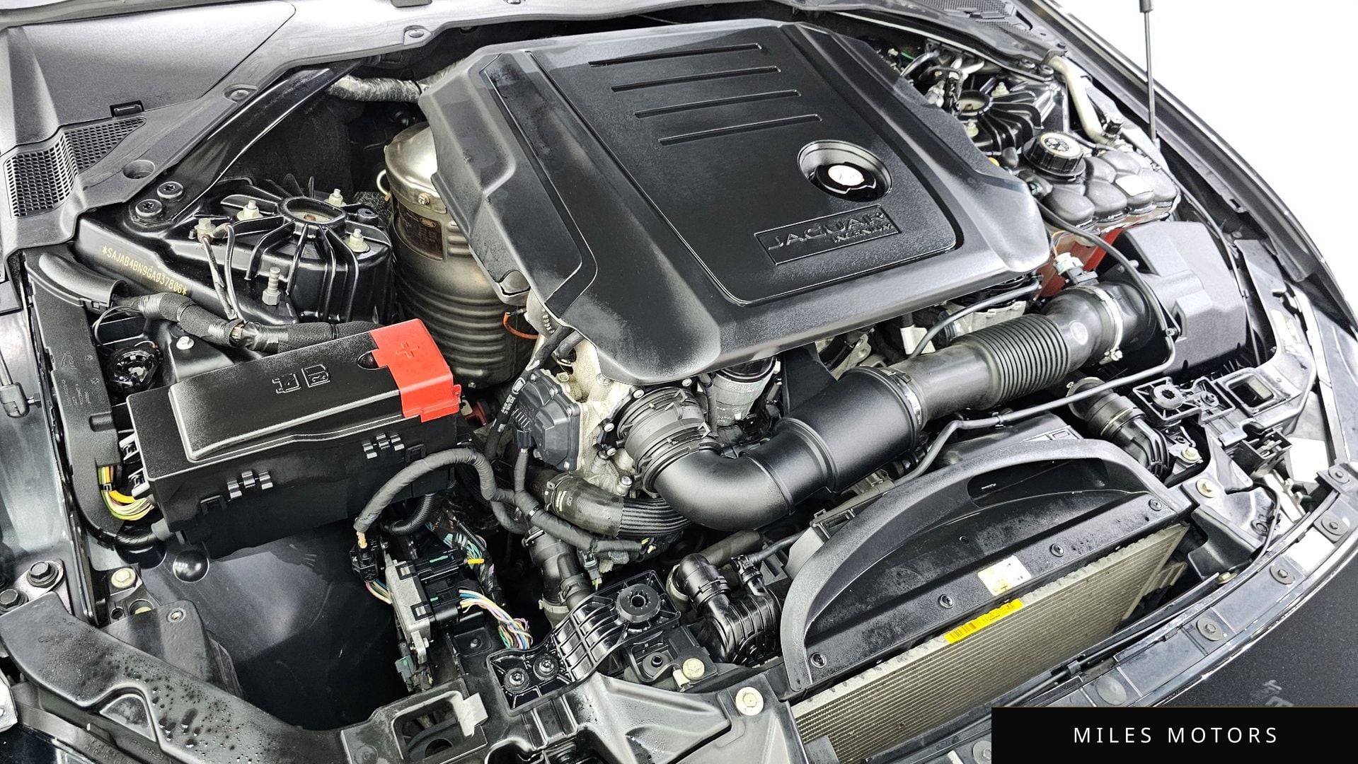 Jaguar XE 2016 — миниатюра 6